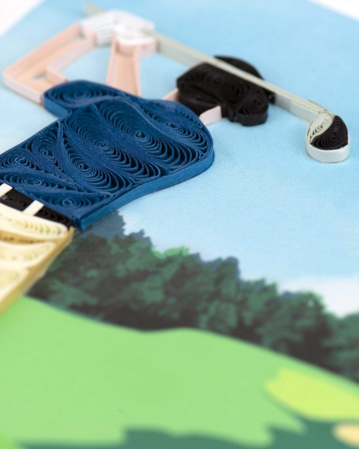 Close up of a quilled golfer design on a greeting card.